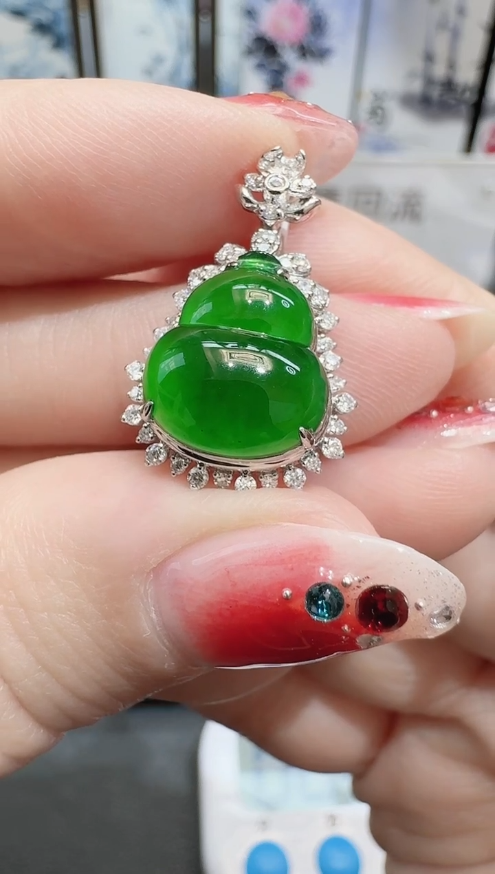 颈饰18K金镶嵌翡翠欢*颂寄售回流，24小时鉴赏期