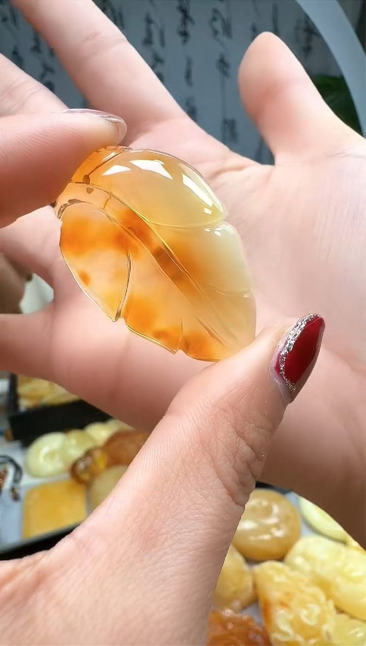 【闪购商品】琥珀裸石未镶嵌挂坠