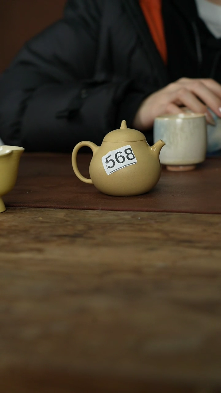 【闪购商品】瓷片福利！设计师款茄瓜小茶壶