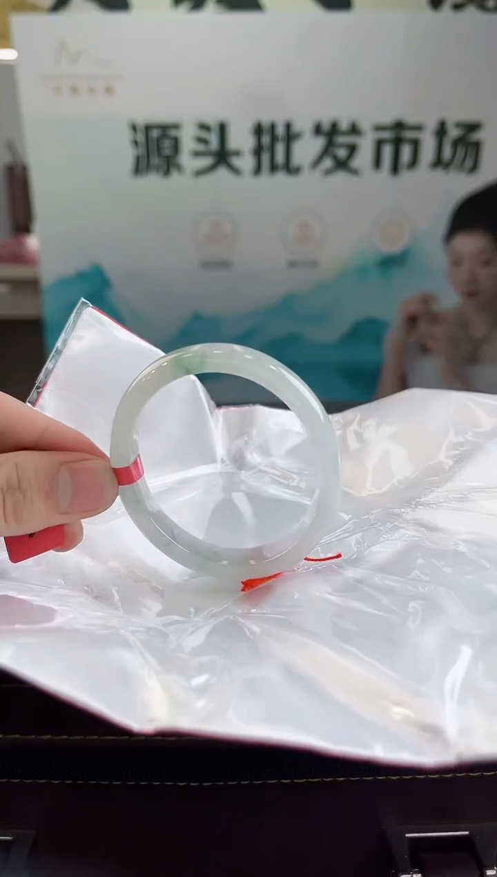 【闪购商品】翡翠手镯（贵妃镯）未镶嵌手镯