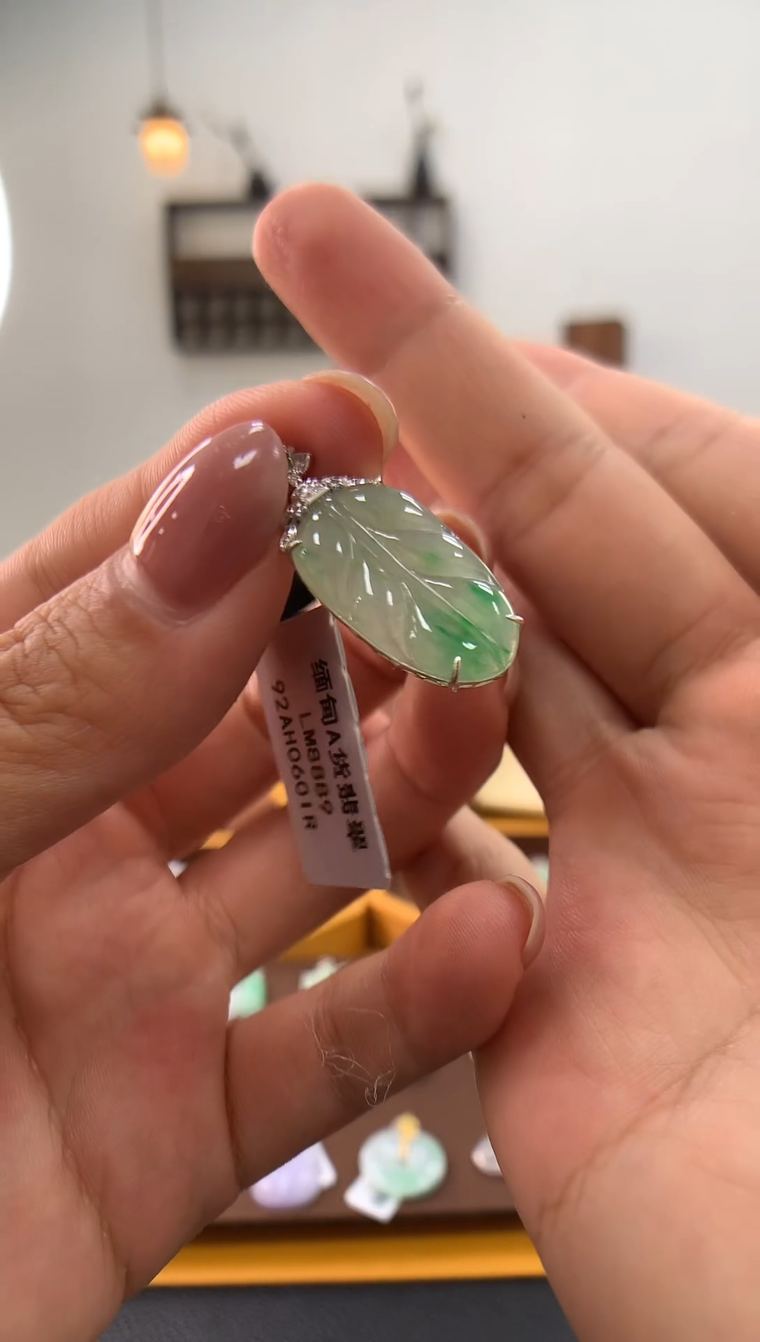 颈饰18K金镶嵌翡翠叶子