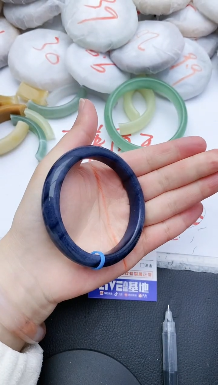 【闪购商品】石英质玉手镯未镶嵌295+59/60