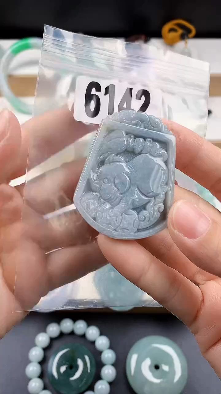 颈饰未镶嵌翡翠天然翡翠吊坠挂件