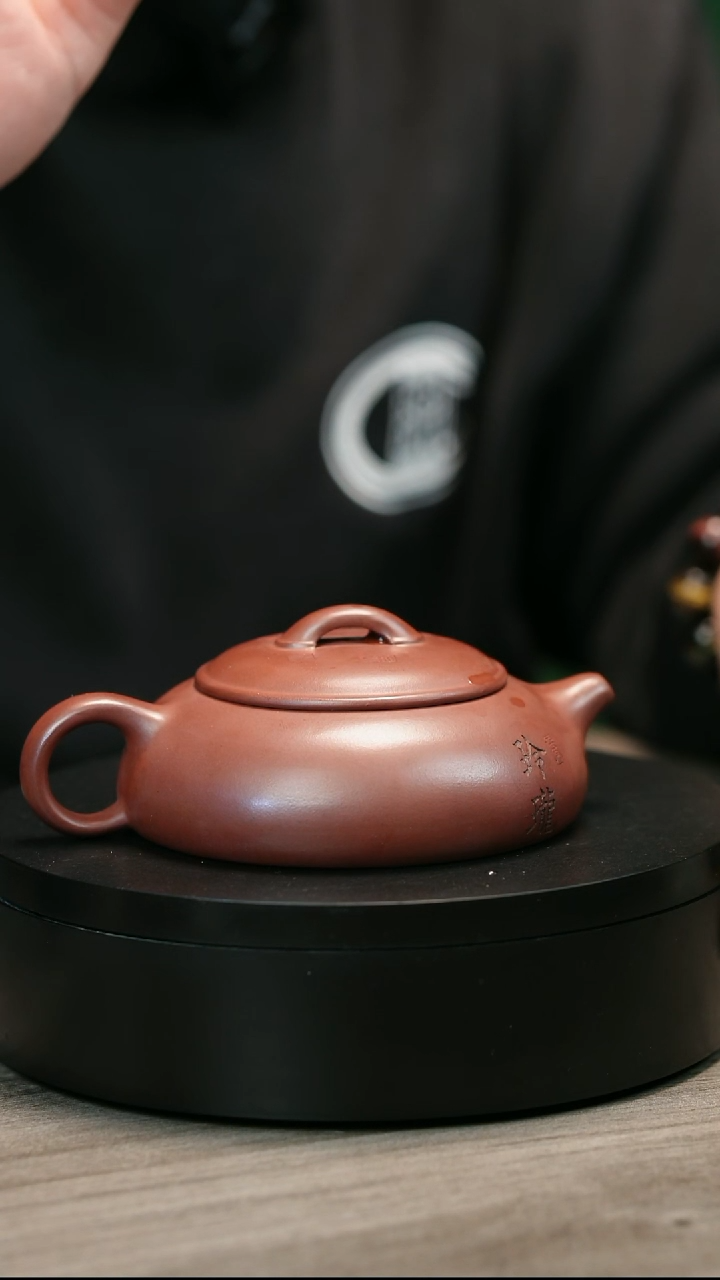 茶壶紫砂万**生H2357李传荣刻绘乳瓢