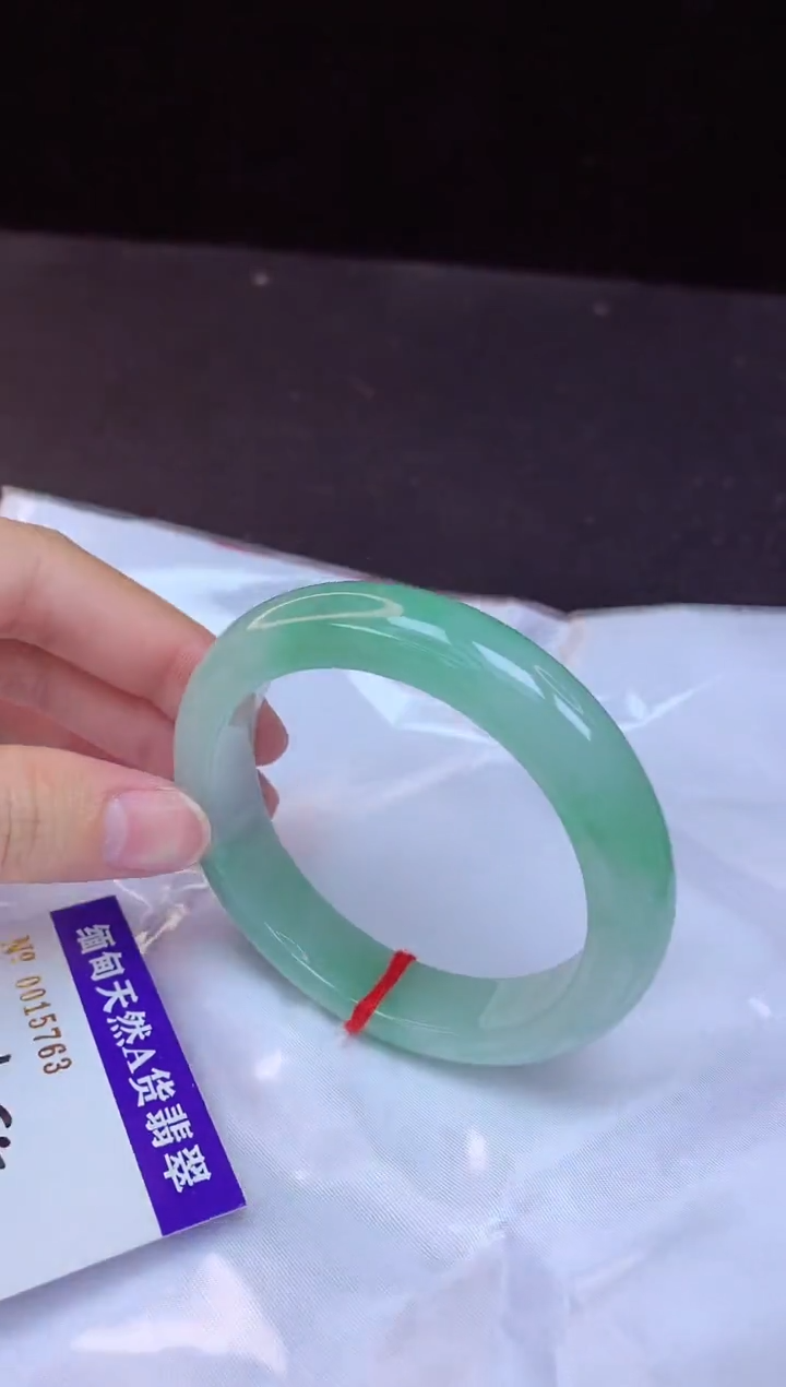 【闪购商品】翡翠手镯未镶嵌55+             