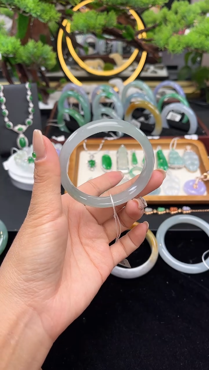 未镶嵌手镯翡翠手镯