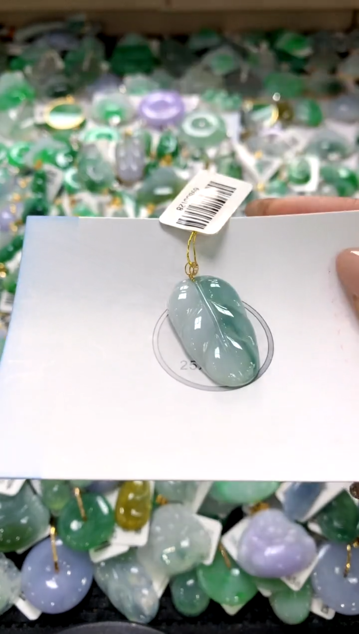 颈饰18K金镶嵌翡翠1111111111111111