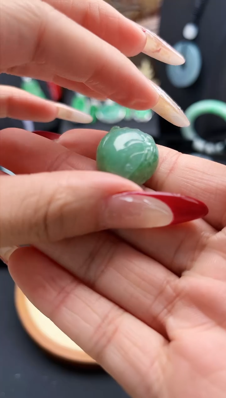 【闪购商品】翡翠颈饰未镶嵌翡翠桃子