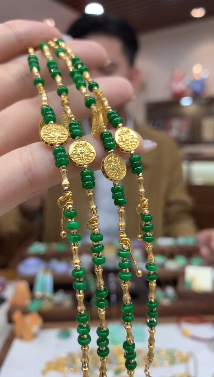 【闪购商品】18K金镶嵌翡翠手链手链多样性发货1件