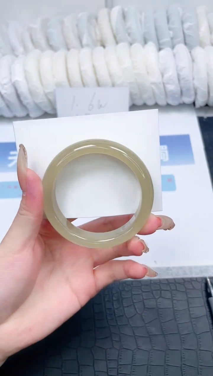 【闪购商品】石英质玉手镯未镶嵌Z206-55