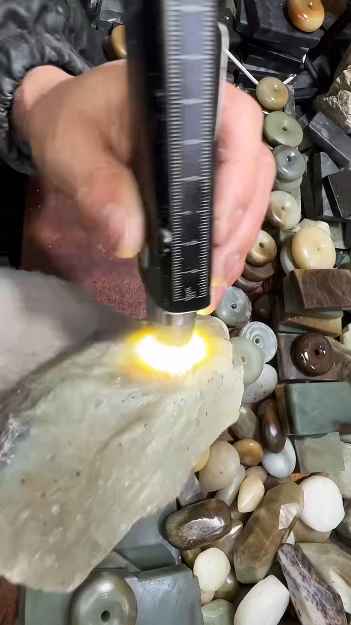 未镶嵌和田玉珠宝半成品1