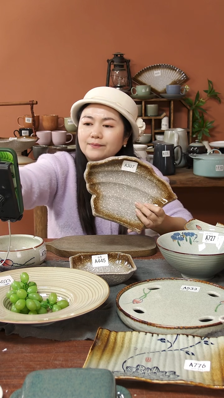 陶瓷A307 一个陶瓷粗陶三足香蕉盘可能微瑕