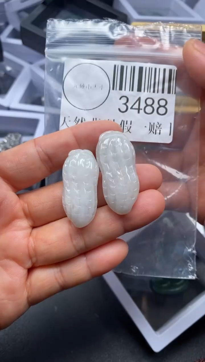 吊坠(不含链)未镶嵌翡翠3488