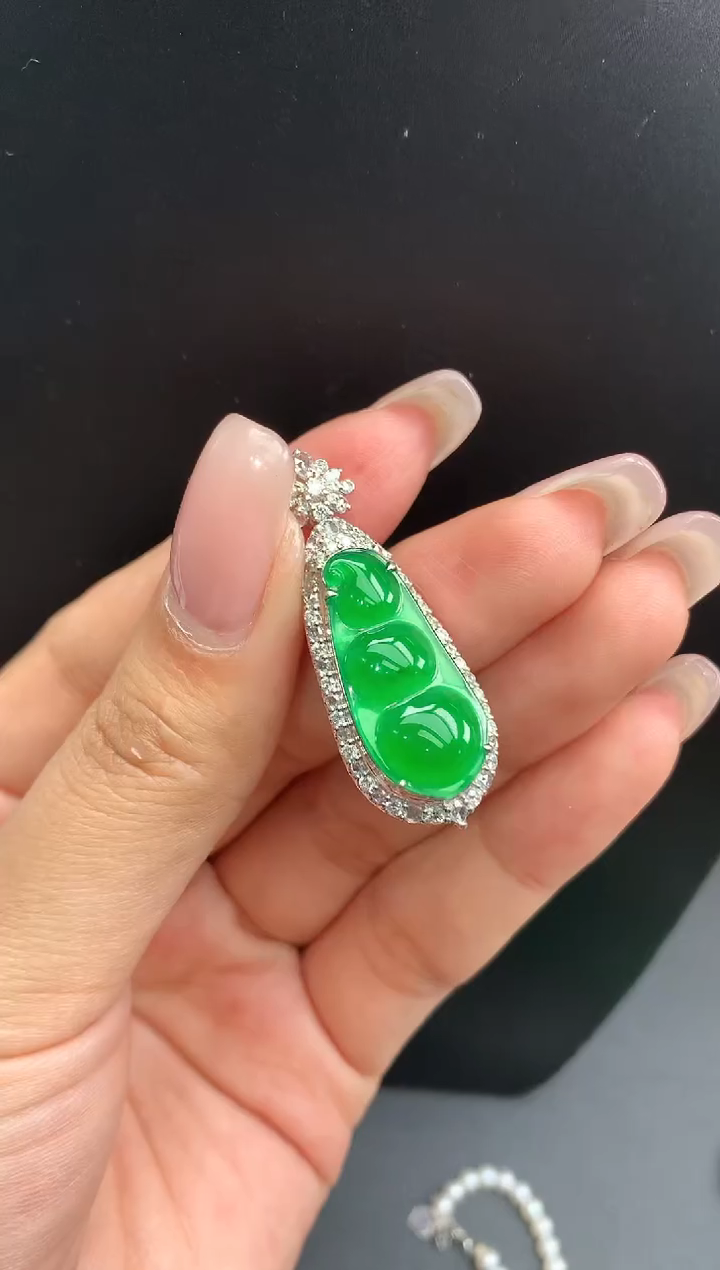 【闪购商品】翡翠颈饰18K金镶嵌1250豆子