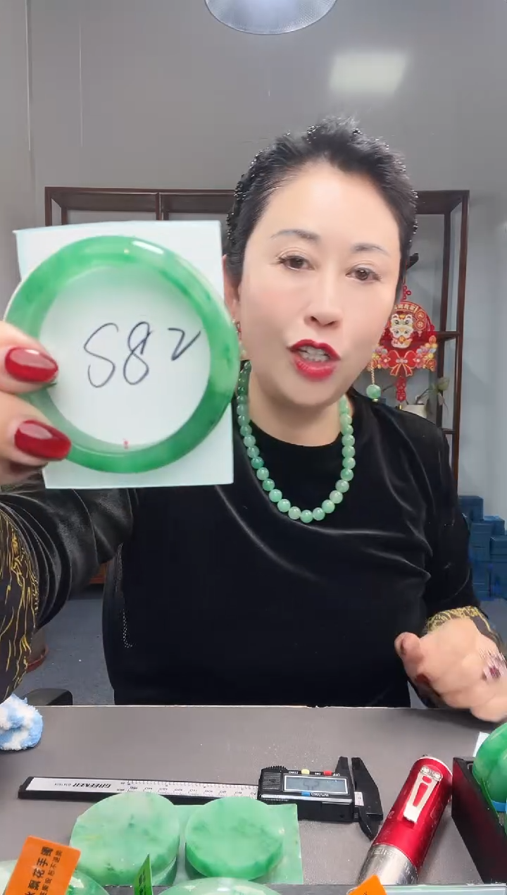 【闪购商品】石英质玉手镯未镶嵌非洲翠