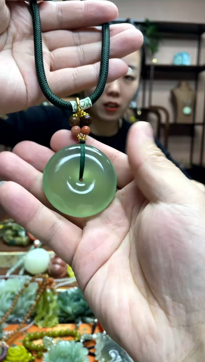 未镶嵌岫玉吊坠多样性发货发其中之一