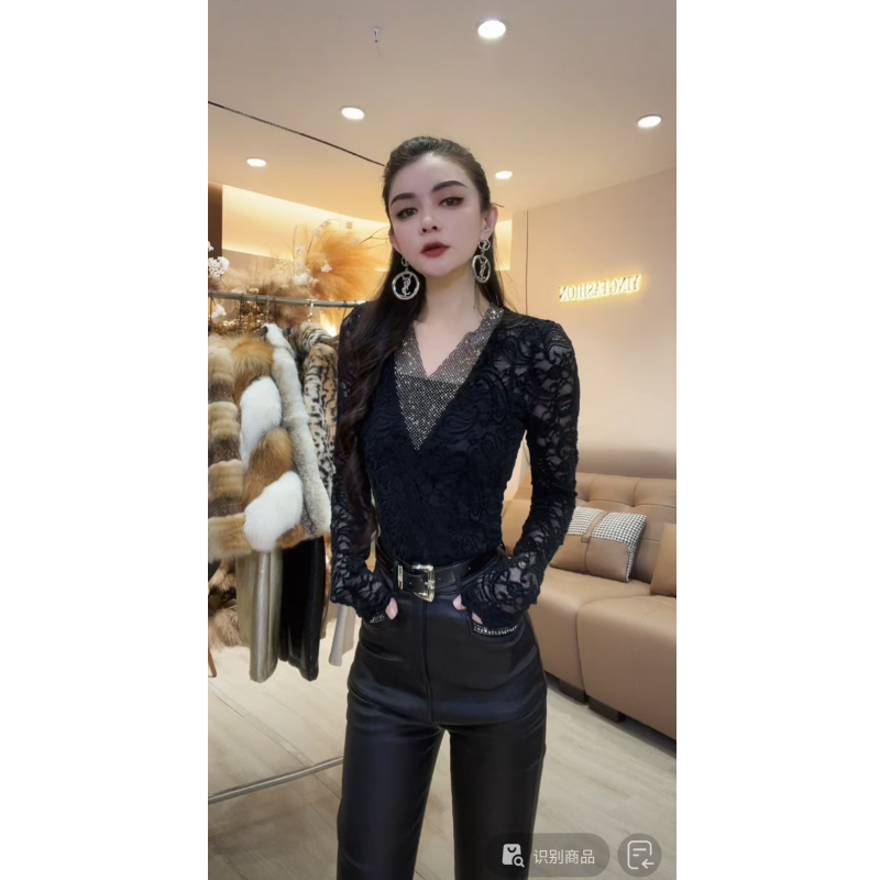 【YING FASHION】莹老板-时尚气质百搭v钻蕾丝上衣 91270564 303
