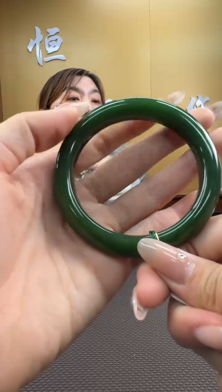 【闪购商品】和田玉手镯未镶嵌58