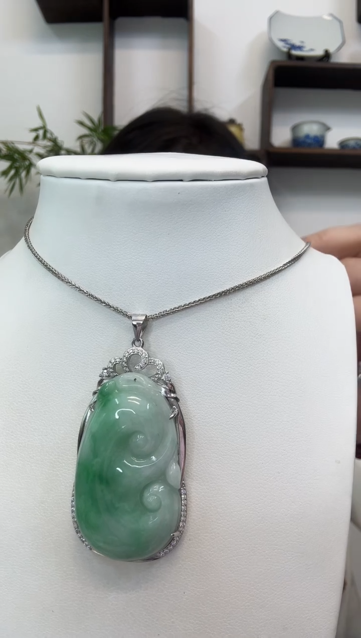 吊坠(赠链)银S925镶嵌翡翠如意