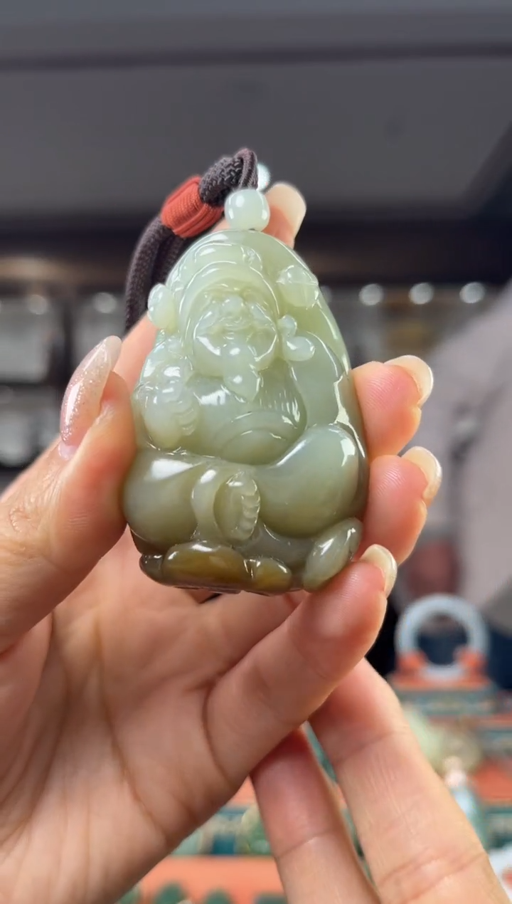 颈饰未镶嵌和田玉佩佩