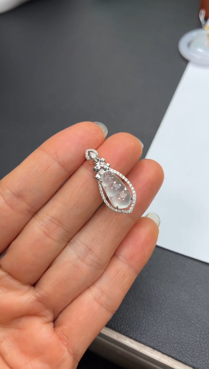 颈饰18K金镶嵌翡翠天然翡翠A货