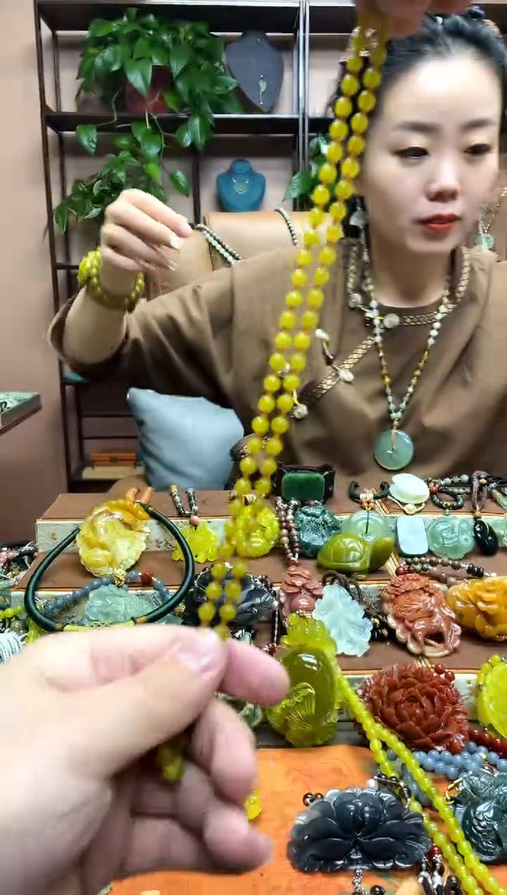 未镶嵌岫玉吊坠多样性发货发其中之一