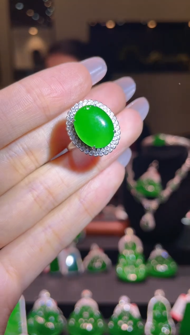 【闪购商品】翡翠吊坠(不含链)18K金镶嵌A56