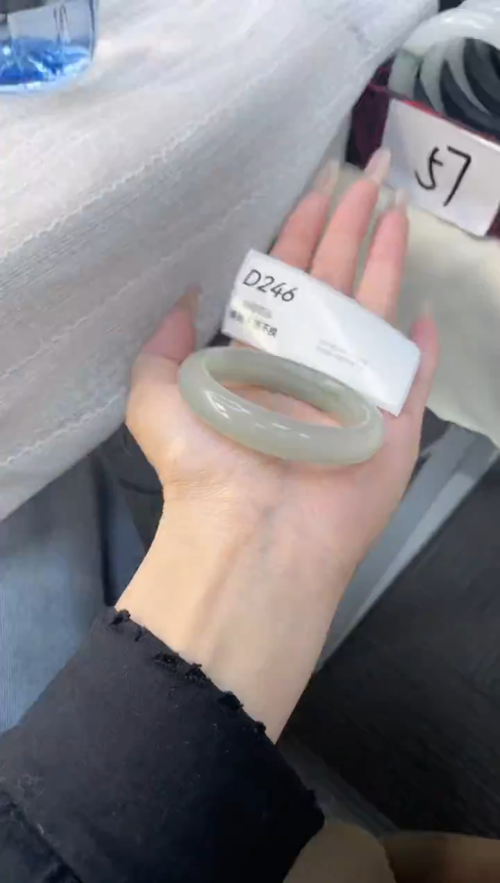 未镶嵌手镯石英质玉微瑕246