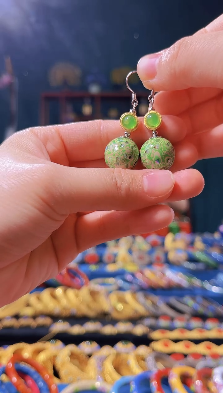 【闪购商品】犀皮漆耳环浅绿色