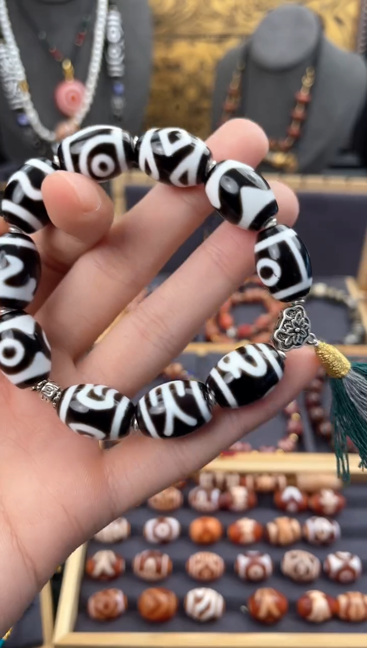 【闪购商品】玛瑙/玉髓项链未镶嵌精品黑白多宝手串