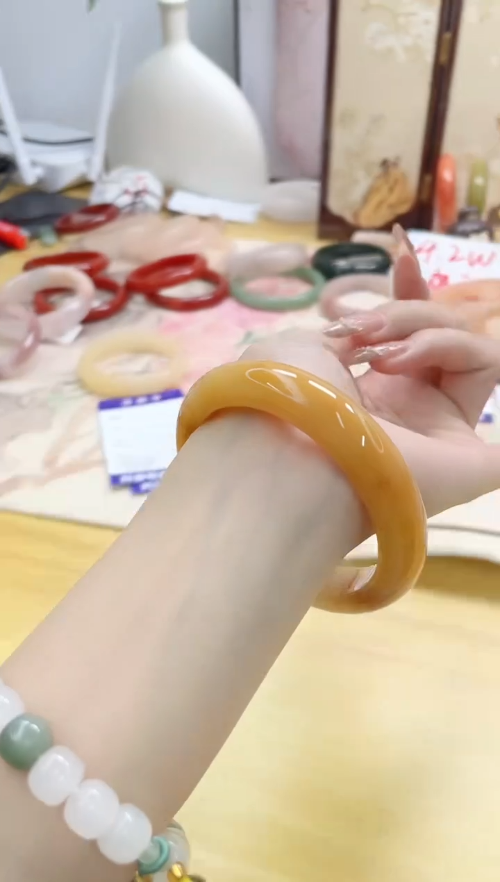 石英质玉手镯未镶嵌276/61.6