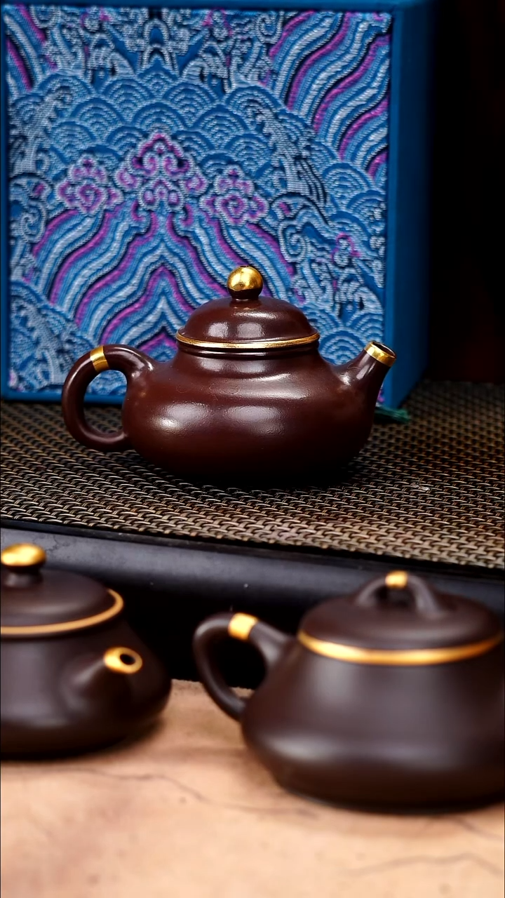 茶壶紫砂四号井茄皮紫泥描金薄胎容天130cc