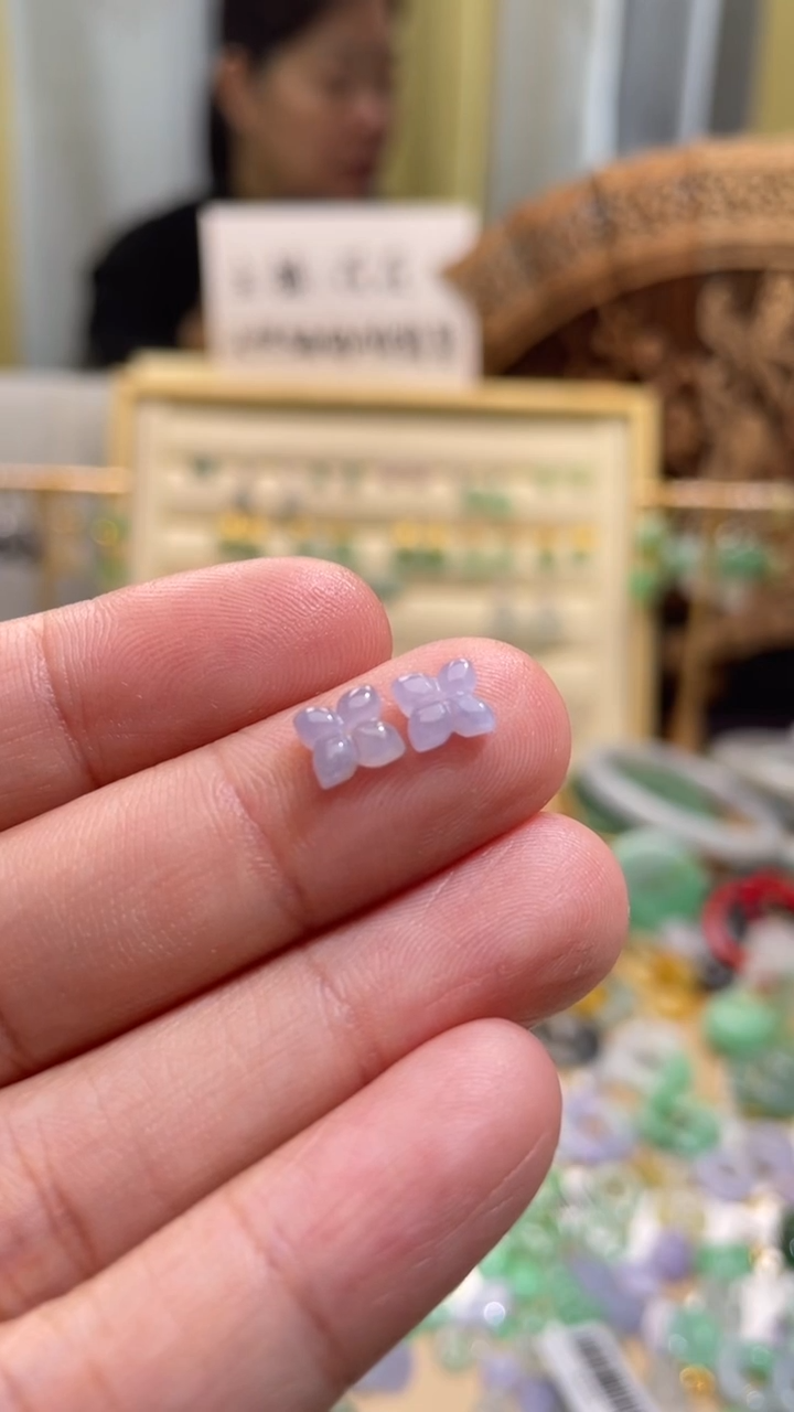 颈饰未镶嵌翡翠花一对