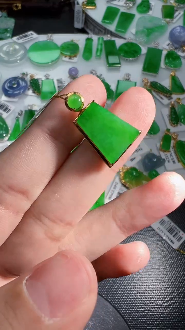 【闪购商品】翡翠挂件18K金镶嵌我