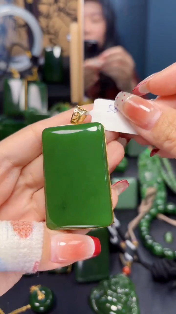 【闪购商品】和田玉（碧玉）吊坠(赠链)18K金镶嵌1