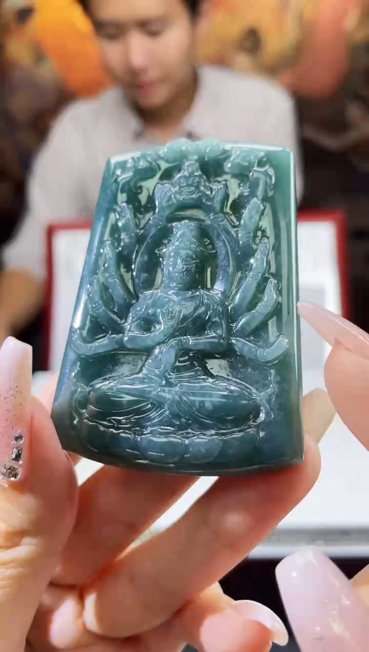 翡翠未镶嵌颈饰多样性发其一
