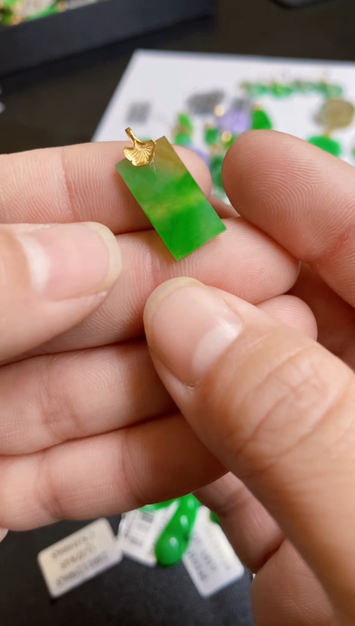 【闪购商品】翡翠颈饰18K金镶嵌吊坠