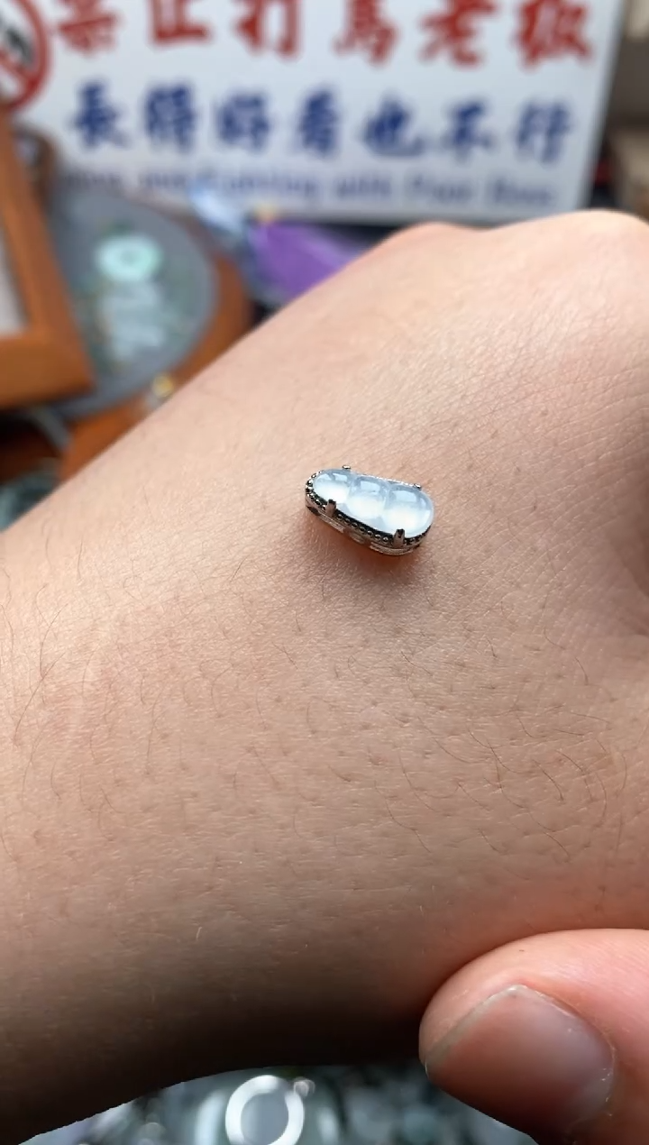 【闪购商品】翡翠颈饰未镶嵌哥哥