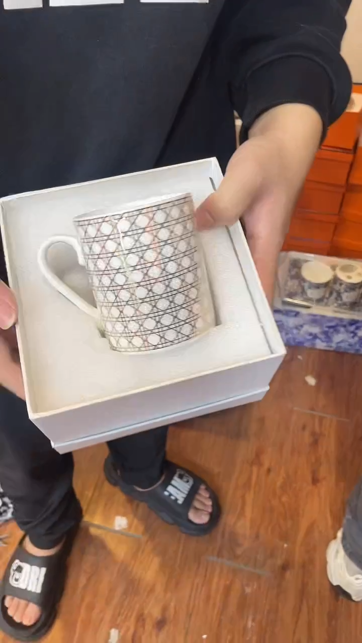 杯鸿辉家品牌瓷器，京东包邮！