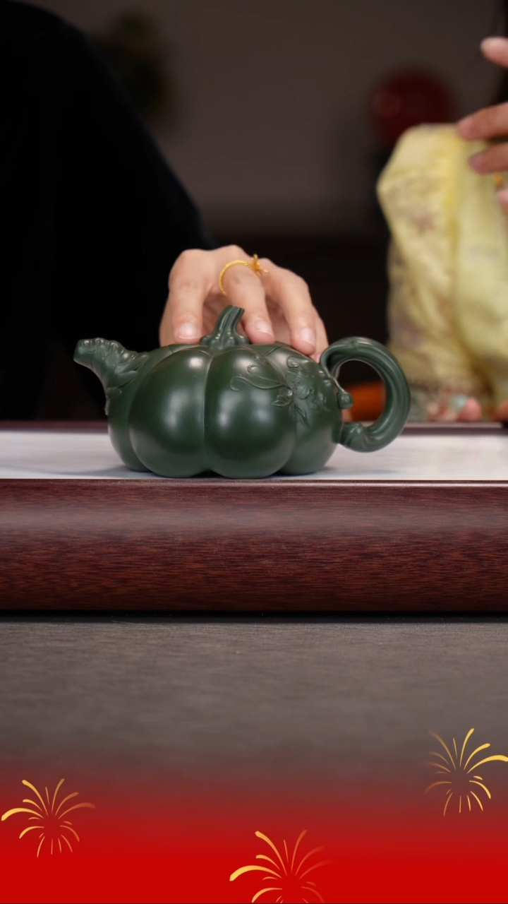 茶壶紫砂周龙华/绿泥/南瓜/260c