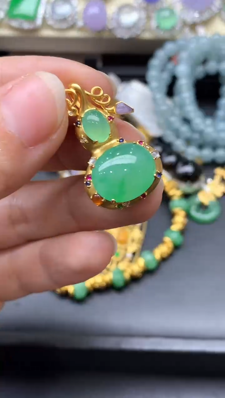 颈饰18K金镶嵌翡翠673-中国好珍宝