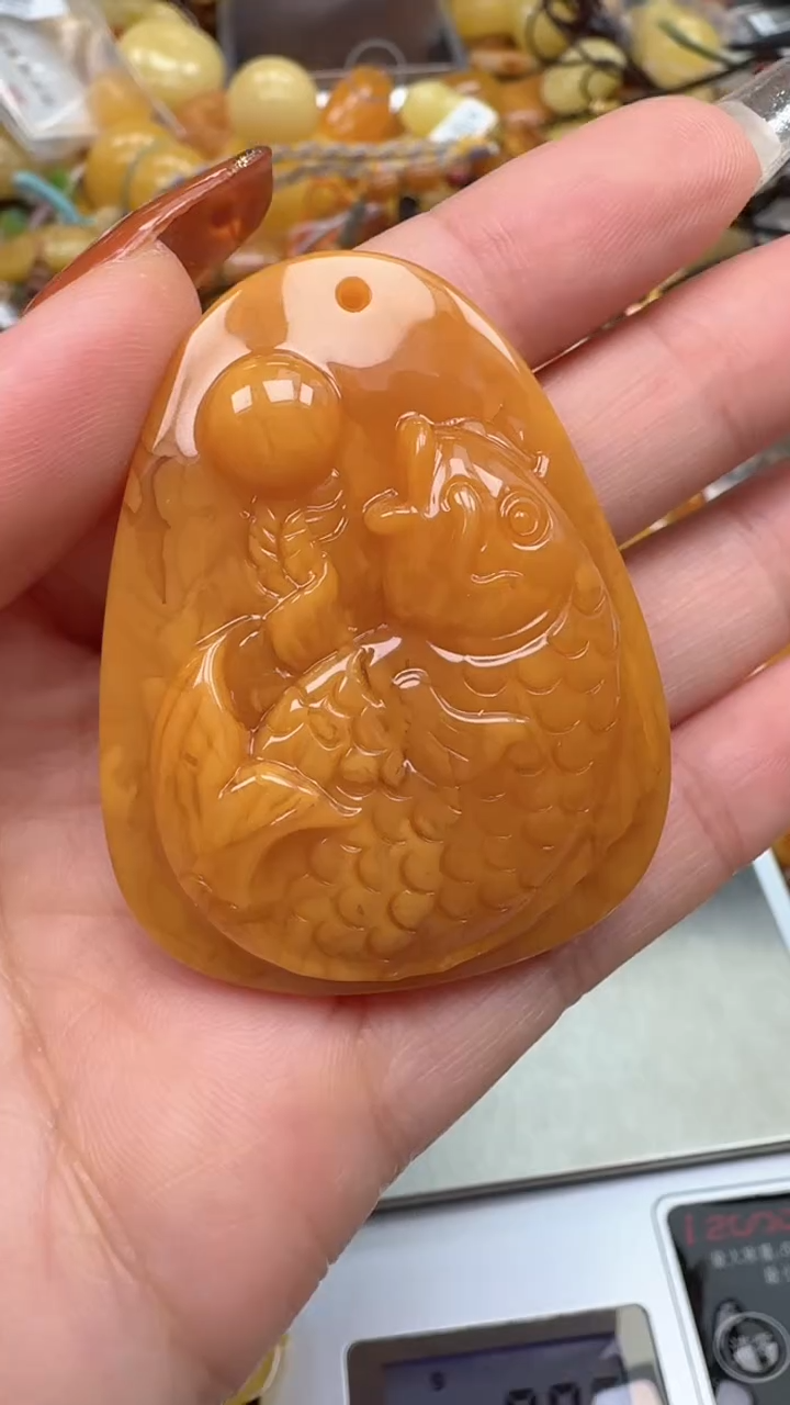 裸石琥珀未镶嵌如图