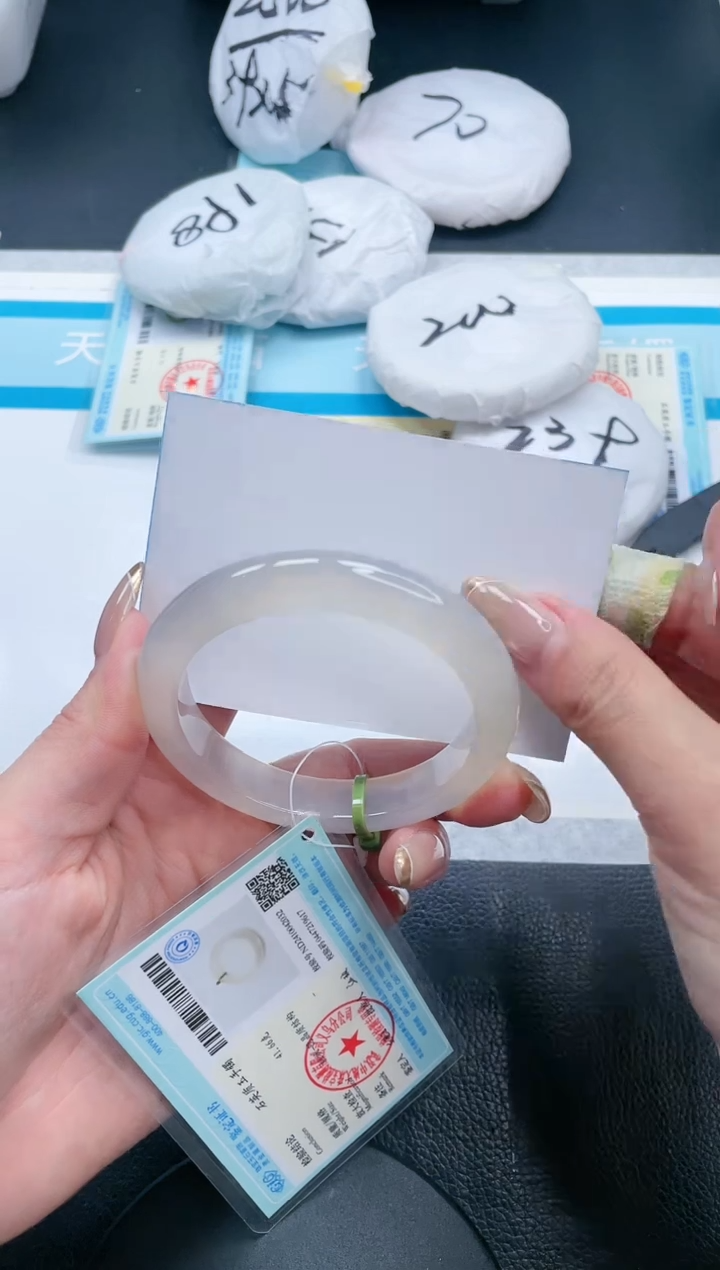 【闪购商品】石英质玉手镯未镶嵌16V128-56