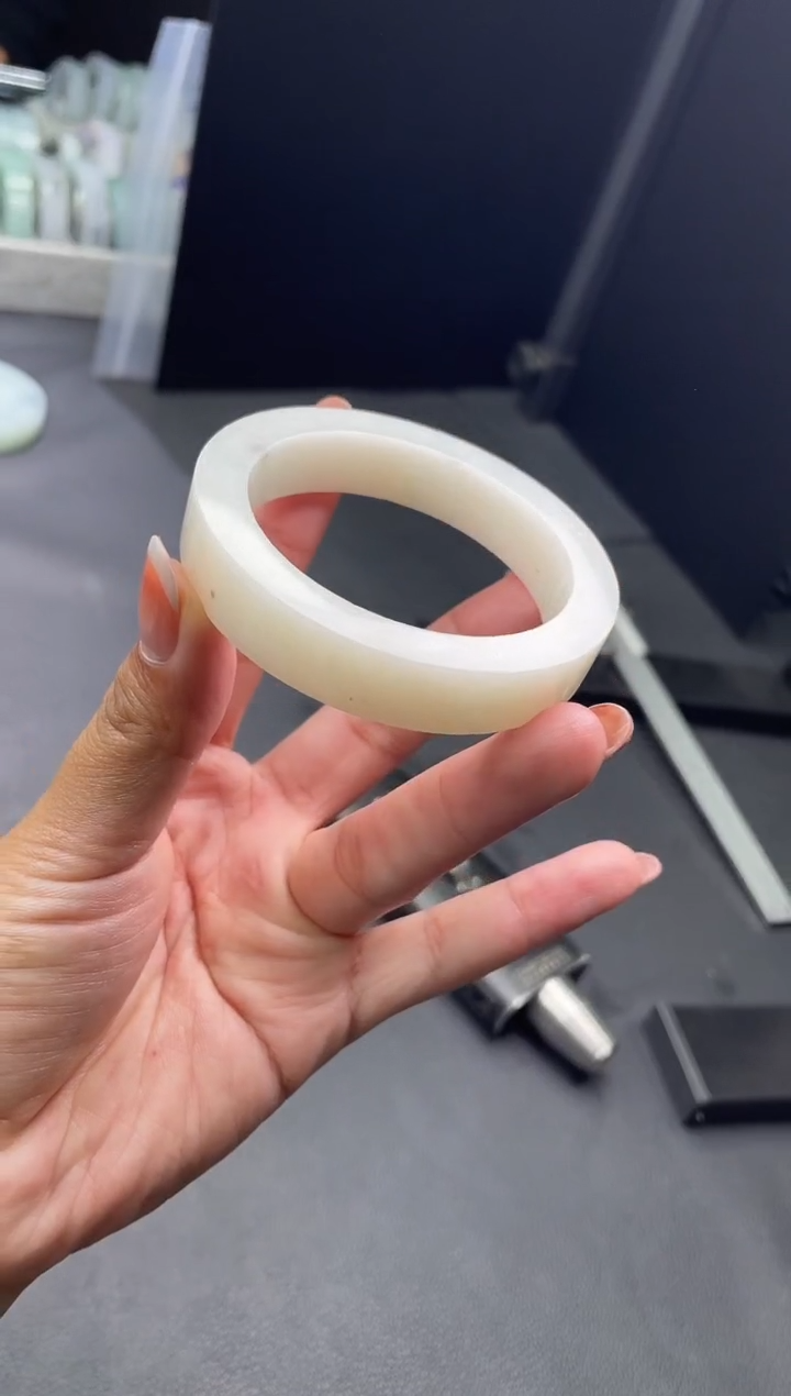 未镶嵌翡翠手镯定制翡翠翡翠手镯白月光