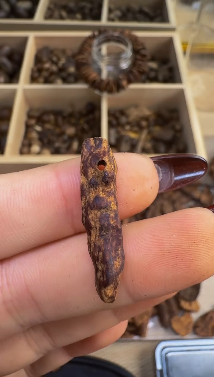 【闪购商品】沉香吊坠越南惠安红土