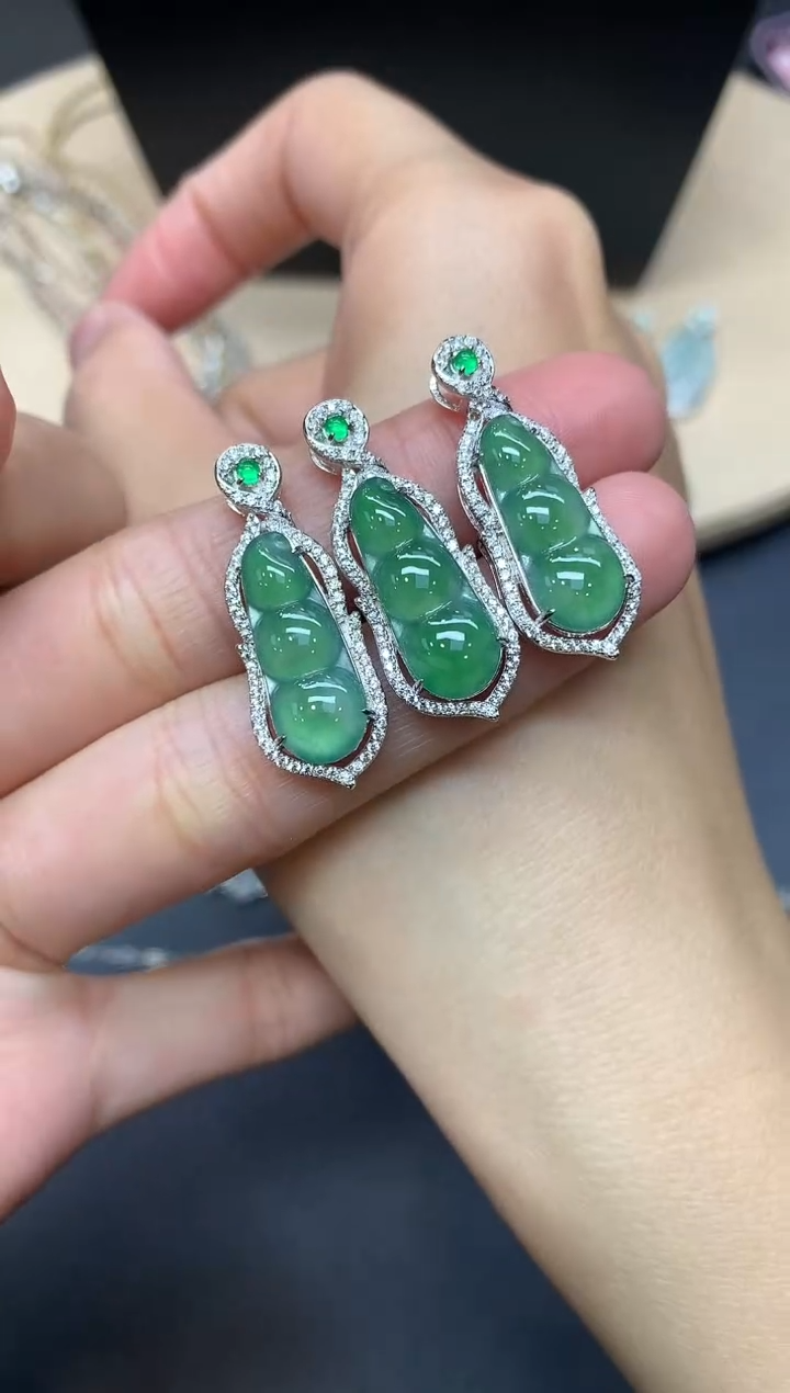 【闪购商品】翡翠吊坠(不含链)银S925镶嵌福豆【多样性发其一】