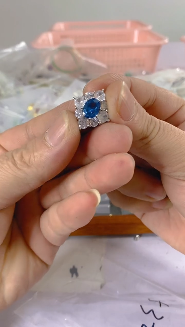 【闪购商品】水晶颈饰银S925镶嵌532红宝，蓝宝，多样性发一件赠链