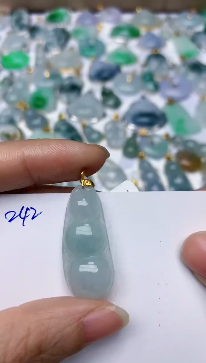 【闪购商品】翡翠颈饰18K金镶嵌天然翡翠A货   