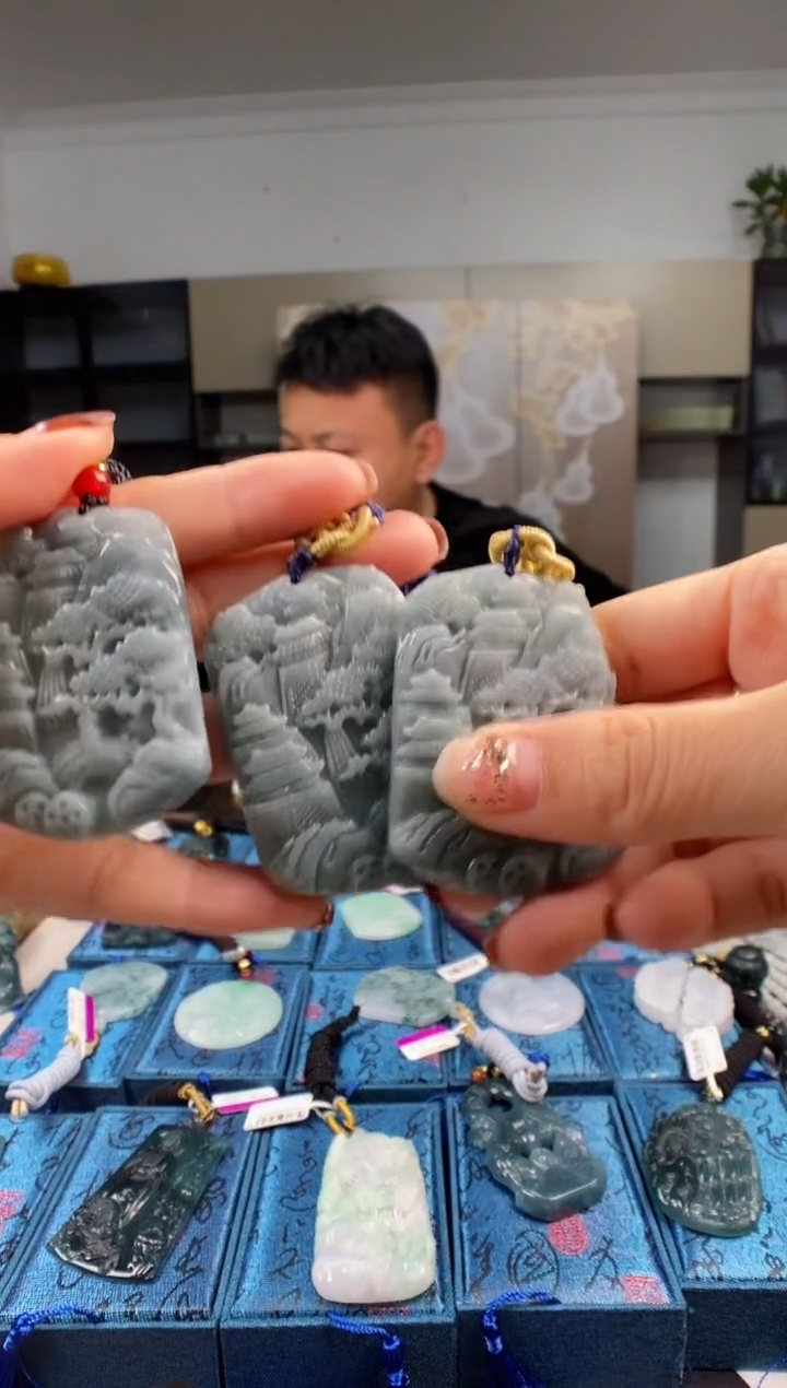 颈饰未镶嵌翡翠 多样性发其一