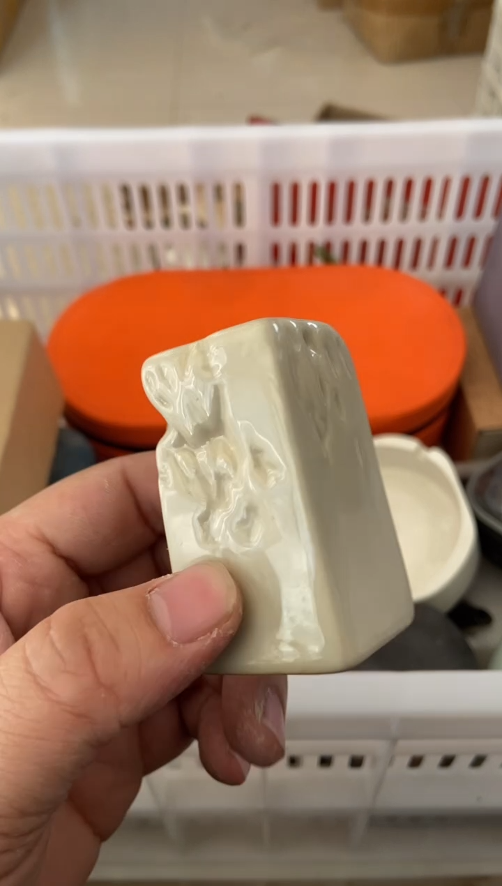 无运费险有瑕疵的摄影的产品有使用过的痕迹有点脏介意勿拍杯